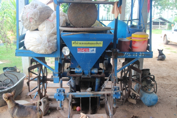 มาไวไปเร็วอีกแล้วครับท่าน ไปนราธิวาส อาด ลาด แล้ว ครับท่าน เครื่องปลูกอ้อย สวยกริบกว่าเดิม สำหรับท่านที่พลาดโอกาศใน ล๊อตแรกใกล้ฤดูปลูกเข้ามาทุกขณะแล้ว หาอยู่ไม่ผิดหวังแน่นอน