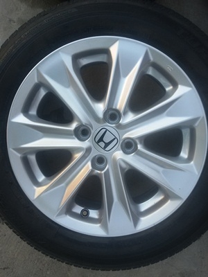 ขายล้อแม็กHONDA  Jazz Hybrid ขอบ15 พร้อมยางปี 13    4 ล้อ