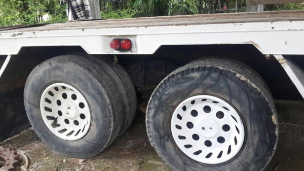 รถฮีโน่ 10 ล้อ KT - 725  ท้ายลาด  178 แรงม้า.  สนใจติดต่อ 081 - 6079515