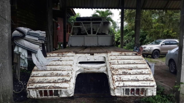 รถฮีโน่ 10 ล้อ KT - 725  ท้ายลาด  178 แรงม้า.  สนใจติดต่อ 081 - 6079515