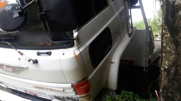 รถฮีโน่ 10 ล้อ KT - 725  ท้ายลาด  178 แรงม้า.  สนใจติดต่อ 081 - 6079515