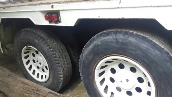 รถฮีโน่ 10 ล้อ KT - 725  ท้ายลาด  178 แรงม้า.  สนใจติดต่อ 081 - 6079515