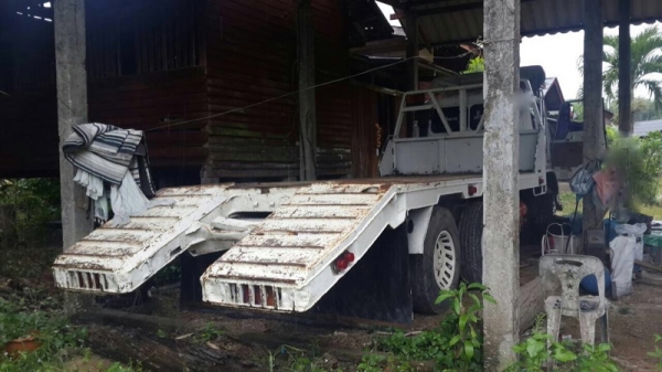 รถฮีโน่ 10 ล้อ KT - 725  ท้ายลาด  178 แรงม้า.  สนใจติดต่อ 081 - 6079515