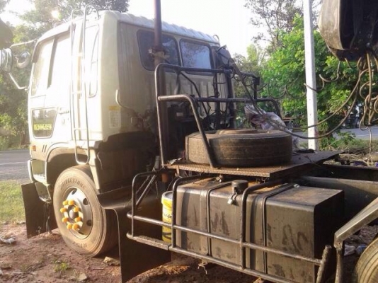 ขายหัวลาก HINO 3M เครื่องเดิม 240 แรง พร้อมหางพื้นเรียบ ยาว 10.50 เมตร ทะเบียนพร้อม