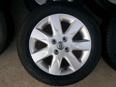 ขายล้อแม็กNISSAN March ขอบ 15 พร้อมยางปี 13   4 ล้อ