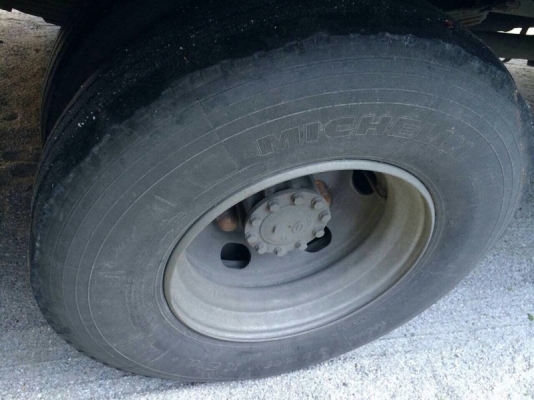 รถฮีโน่ 6 ล้อ รั้ว ( ไม่ดั้ม ) 175 แรงม้า. ปี 55 สนใจติดตอ 081 - 6079515 รถฮีโน่ 6 ล้อ รั้ว ( ไม่ดั้ม ) 175 แรงม้า. ปี 55 สนใจติดตอ 081 - 6079515