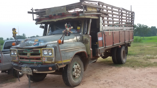 ขาย ((225.000)) 6ล้อหัวยาว  สภาพดีพร้อมใช้งาน ภาษีเต็ม 58 เล่มพร้อมโอน