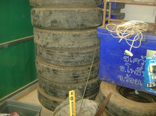 ยางรถบรรทุก  1000/ 20  ถอดจากรถ   9  เส้น  ราคา คุยกับเจ้าของรถเลย ครับ