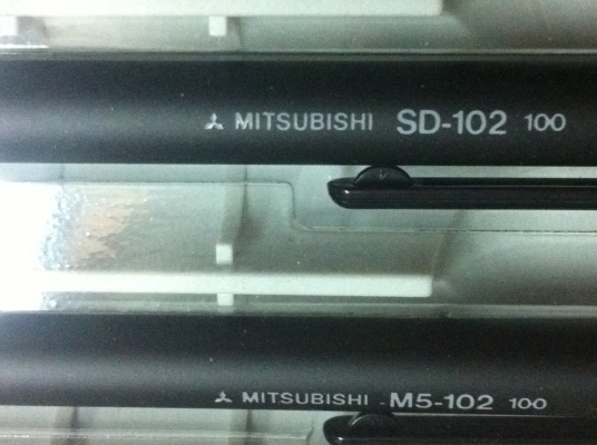 ชุดปากกาและดินสอของ  MITSUBISHI 6 แบบจากญี่ปุ่นในกล่องเป็นชุด