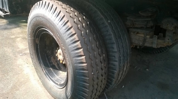 ขายถูกรถบรรทุก 6 ล้อ HINO KM310 คัสซีสวยตลอดเส้น  เครื่องเดิม DQ100 มีสโลว์กลาง ยางเต็ม ทะเบียนพร้อมโอน ราคาต่อรองได้ครับ