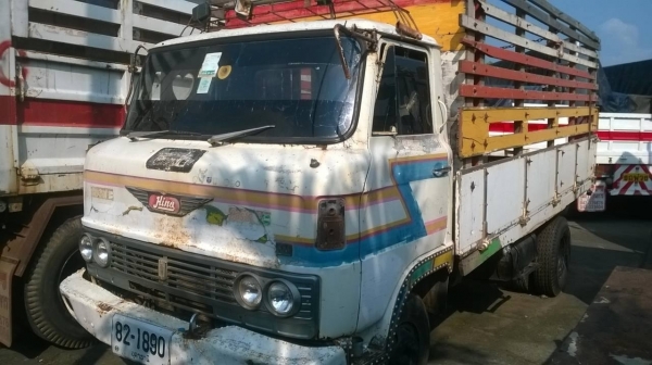ขายถูกรถบรรทุก 6 ล้อ HINO KM310 คัสซีสวยตลอดเส้น  เครื่องเดิม DQ100 มีสโลว์กลาง ยางเต็ม ทะเบียนพร้อมโอน ราคาต่อรองได้ครับ
