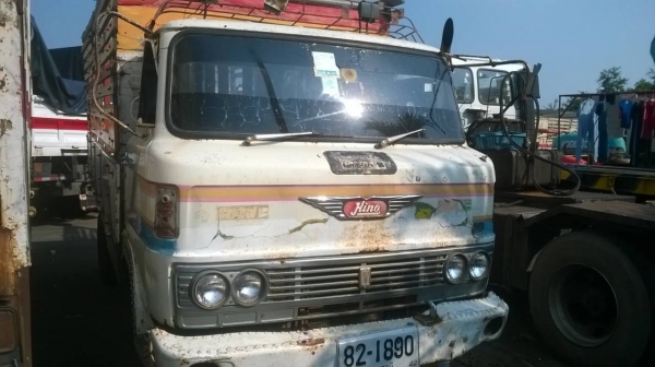 ขายถูกรถบรรทุก 6 ล้อ HINO KM310 คัสซีสวยตลอดเส้น  เครื่องเดิม DQ100 มีสโลว์กลาง ยางเต็ม ทะเบียนพร้อมโอน ราคาต่อรองได้ครับ
