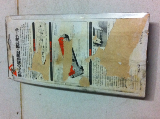 อุปกรณ์นิรภัยช่วยชีวิตในรถ ค้อนเคาะกระจกรถและมีดตัดเข็มขัดนิรภัย