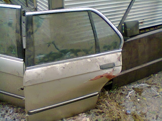 ขายประตู BMW E30 4บาน+ฝากระโปรง หน้าหลัง เหมาๆไป 5500บาท