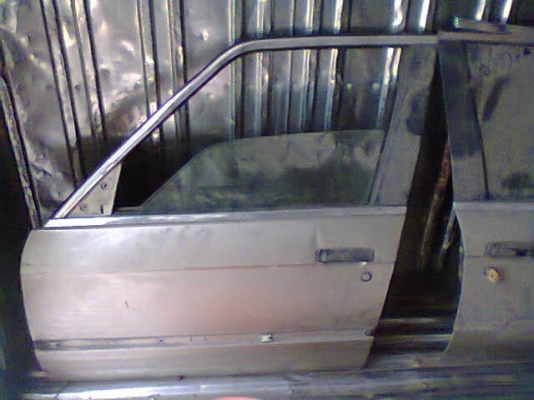 ขายประตู BMW E30 4บาน+ฝากระโปรง หน้าหลัง เหมาๆไป 5500บาท