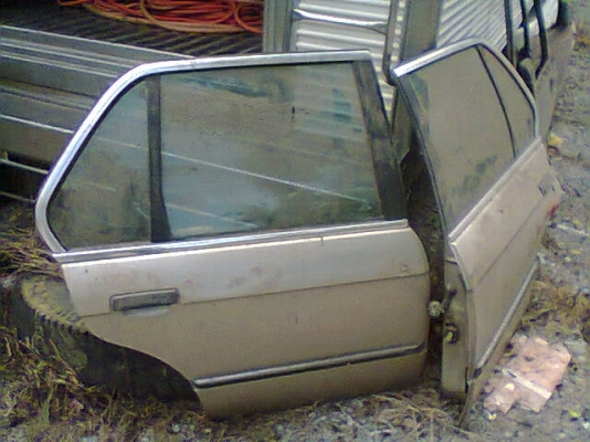 ขายประตู BMW E30 4บาน+ฝากระโปรง หน้าหลัง เหมาๆไป 5500บาท