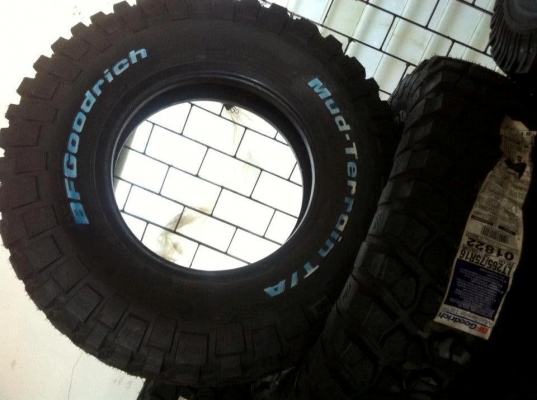 ยางใหม่ BF Goodrich Mud-Terrain KM2 265 75 r16 เส้นละ 7500 ยางใหม่ BF Goodrich Mud-Terrain KM2 265 75 r16 เส้นละ 7500