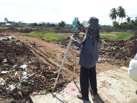 รับงานสำรวจเพื่อการก่อสร้าง เช่น ให้ตำแหน่งถมดิน บ่อพักท่อระบายน้ำ ถนน เข็มอาคาร เข็มบ้าน เข็มต่างๆ ตรวจสอบค่าเยื้องศูนย์ของเข็ม ให้Grid line lineต่างๆ ฯลฯ ติดต่อ คุณจรัญเจริญ (ช่างโจ) โทร. 081-7539527