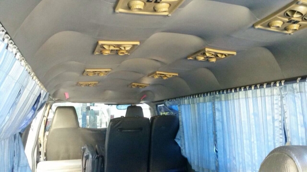 ขายรถตู้ฟอร์ดพร้อมใช้งานไม่ต้องทำอะไร เครื่องดีเซลTD25 แอร์เย็นหน้าหลัง แตรลมเครื่องเล่นDVD พวงมาลัยเพาร์เวอร์ ทะเบียนไม่ขาด ล้อแม็ค ขาย 65000 บาท