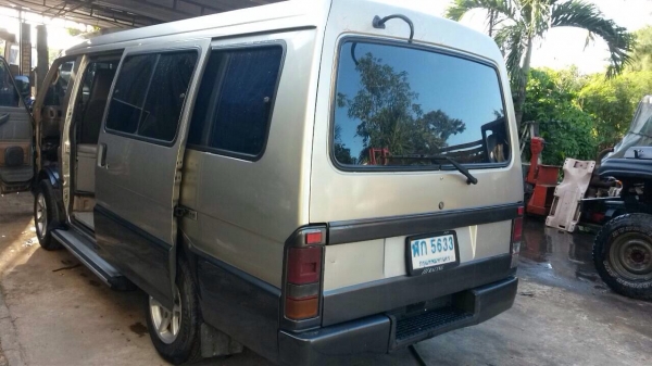 ขายรถตู้ฟอร์ดพร้อมใช้งานไม่ต้องทำอะไร เครื่องดีเซลTD25 แอร์เย็นหน้าหลัง แตรลมเครื่องเล่นDVD พวงมาลัยเพาร์เวอร์ ทะเบียนไม่ขาด ล้อแม็ค ขาย 65000 บาท