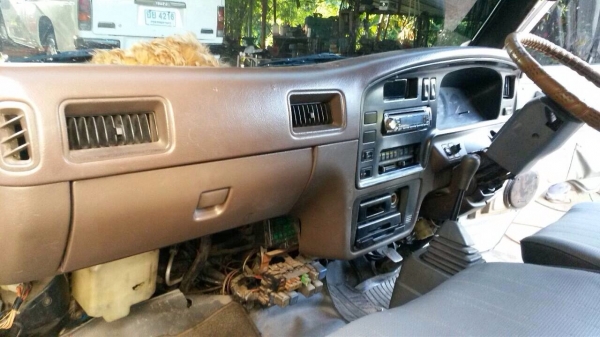 ขายรถตู้ฟอร์ดพร้อมใช้งานไม่ต้องทำอะไร เครื่องดีเซลTD25 แอร์เย็นหน้าหลัง แตรลมเครื่องเล่นDVD พวงมาลัยเพาร์เวอร์ ทะเบียนไม่ขาด ล้อแม็ค ขาย 65000 บาท