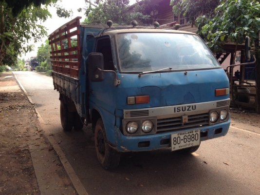 ขายtl85 หกล้อช่วงสั้นเอกสารพร้อมโอน ภาษีขาด1ปี