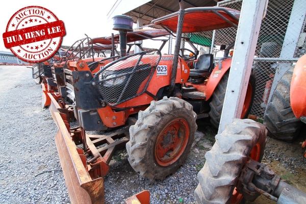 AUC 7 Code 023  แทรกเตอร์ KUBOTA M7040  ราคา เริ่มต้นการประมูล 350,000 บาท