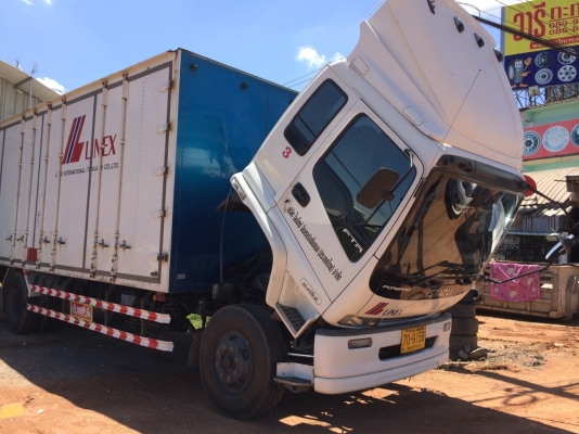 ขายด่วน!! รถตู้บรรทุก 6 ล้อ สภาพดี พร้อมใช้งาน ขายด่วน!! รถตู้บรรทุก 6 ล้อ สภาพดี พร้อมใช้งาน