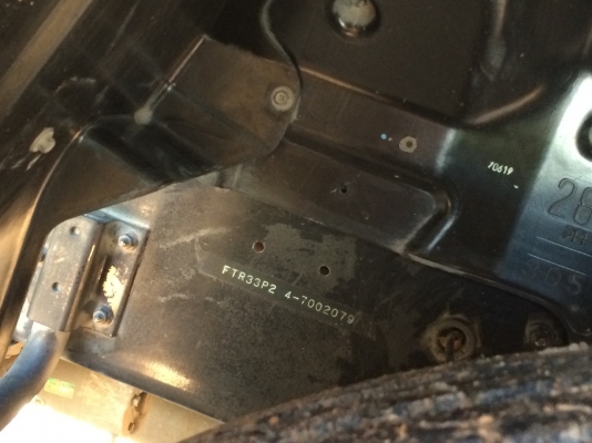 ขายด่วน!! รถตู้บรรทุก 6 ล้อ สภาพดี พร้อมใช้งาน ขายด่วน!! รถตู้บรรทุก 6 ล้อ สภาพดี พร้อมใช้งาน