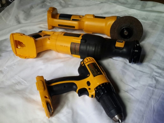 ชุดสว่าน ลูกหมู เลื่อยชัก ไร้สาย 18V DeWALT ไม่รวมแบ็ตและแท่นชาร์จ