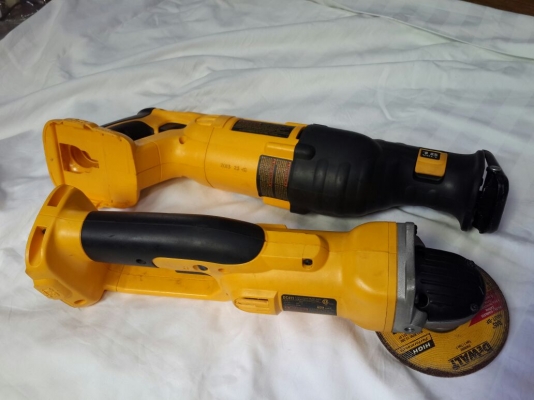 ชุดสว่าน ลูกหมู เลื่อยชัก ไร้สาย 18V DeWALT ไม่รวมแบ็ตและแท่นชาร์จ ชุดสว่าน ลูกหมู เลื่อยชัก ไร้สาย 18V DeWALT ไม่รวมแบ็ตและแท่นชาร์จ