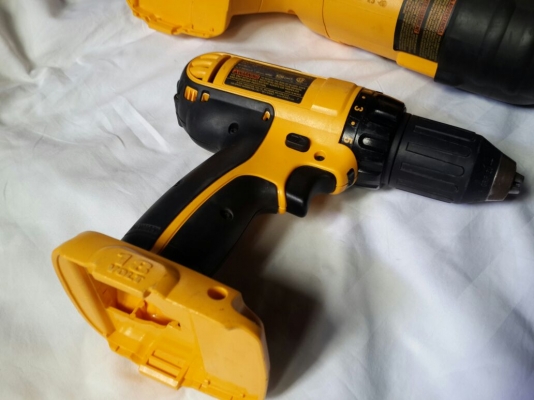 ชุดสว่าน ลูกหมู เลื่อยชัก ไร้สาย 18V DeWALT ไม่รวมแบ็ตและแท่นชาร์จ ชุดสว่าน ลูกหมู เลื่อยชัก ไร้สาย 18V DeWALT ไม่รวมแบ็ตและแท่นชาร์จ