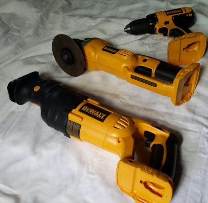 ชุดสว่าน ลูกหมู เลื่อยชัก ไร้สาย 18V DeWALT ไม่รวมแบ็ตและแท่นชาร์จ ชุดสว่าน ลูกหมู เลื่อยชัก ไร้สาย 18V DeWALT ไม่รวมแบ็ตและแท่นชาร์จ