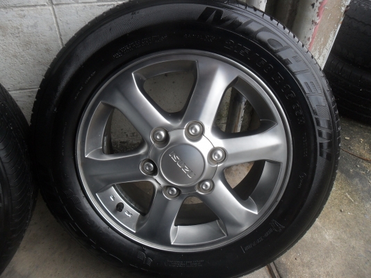 ล้อแม็ก 16นิ้ว 6รู อีซุสุ พร้อมยาง สวยๆ 4 ล้อ ราคา 6900 บาท