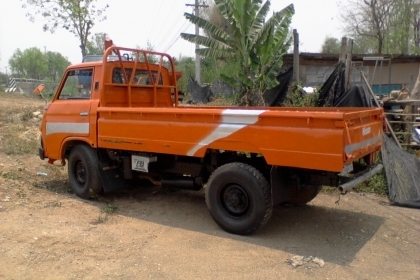 ขายถูกรถบรรทุก  4  ล้อ  นิสสัน