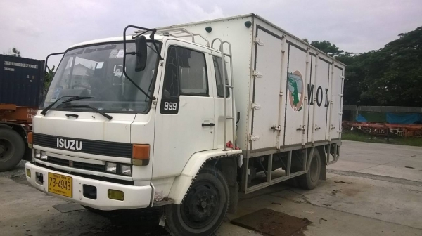 ISUZU LOCKY 165 ยาว 5.2 เครื่องดี คัสซีสวยไม่ผุ หัวบางไม่ผุ ตู้10บานสวยแอร์เย็น พาวเวอร์