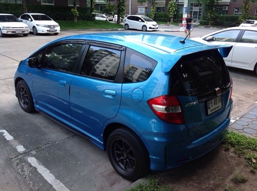 ต้องการขาย Honda Jazz 2010-1.5v as สีฟ้าโดเรมอน