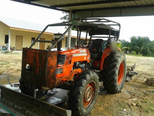 รถไถ KUBOTA M9000. 2 เพลา. สนใจติดต่อ 081 - 6079515 รถไถ KUBOTA M9000. 2 เพลา. สนใจติดต่อ 081 - 6079515