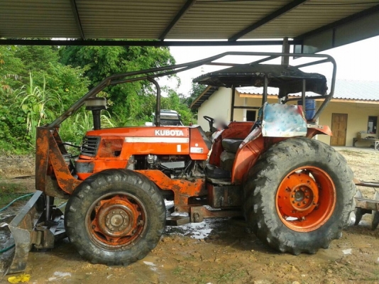รถไถ KUBOTA M9000. 2 เพลา. สนใจติดต่อ 081 - 6079515 รถไถ KUBOTA M9000. 2 เพลา. สนใจติดต่อ 081 - 6079515