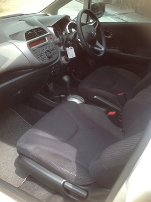 ต้องการขาย Honda Jazz 20103-1.5sv as สีขาวชุดแต่งรอบคัน