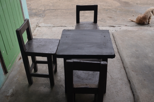 โต๊ะและเก้าอี้คลาสสิค