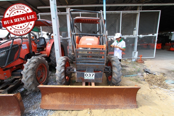 AUC 7 Code 037 แทรกเตอร์ KUBOTA M6040 ราคา เริ่มต้นการประมูล 375,000 บาท AUC 7 Code 037 แทรกเตอร์ KUBOTA M6040 ราคา เริ่มต้นการประมูล 375,000 บาท