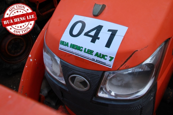 AUC 7 Code 041  แทรกเตอร์ KUBOTA L3608  ราคา เริ่มต้นการประมูล 220,000 บาท