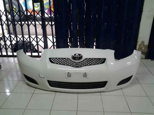 ขายกันชนหน้า-หลัง yaris(ยาริส) แท้ติดรถ สีขาว
