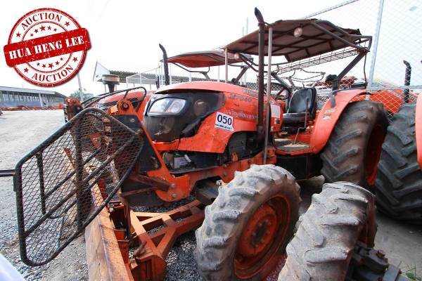AUC 7 Code 050  แทรกเตอร์ KUBOTA M7040  ราคา เริ่มต้นการประมูล 330,000 บาท