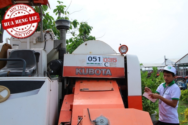 AUC 7 Code 051  รถเกี่ยวนวดข้าว KUBOTA DC-60G  ราคา เริ่มต้นการประมูล 330,000 บาท