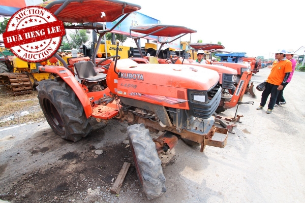 AUC 7 Code 057  รถแทรกเตอร์ KUBOTA L4508  ราคา เริ่มต้นการประมูล 140,000 บาท