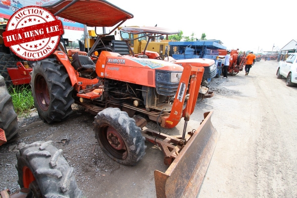 AUC 7 Code 060  รถแทรกเตอร์ KUBOTA L4508  ราคา เริ่มต้นการประมูล 140,000 บาท