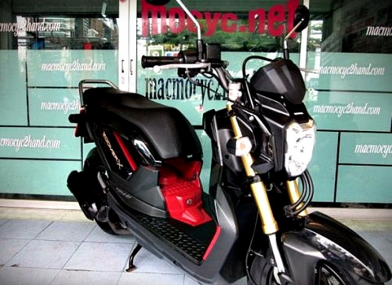 ZOOMER สีดำแดง ตัวท๊อป คอมบายเบลก รถเดือน พ.ค ปี 57 ไมล์ 6757 โล  รถบ้าน ฟรีค่าโอน  แถม 2 รายการ 39900