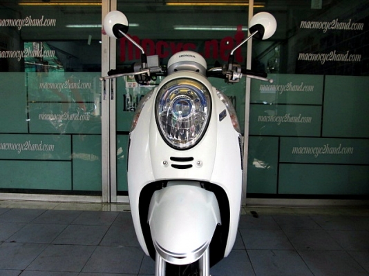 scoopy-i สีขาวเทา รถเดือน ธันวาคม ปี 56 ไมล์ 6 พันโล รุ่นใหม่ไฟหน้าโปรเจ็คเตอร์ ฟรีค่าโอน แถม 3 รายการ 32900 scoopy-i สีขาวเทา รถเดือน ธันวาคม ปี 56 ไมล์ 6 พันโล รุ่นใหม่ไฟหน้าโปรเจ็คเตอร์ ฟรีค่าโอน แถม 3 รายการ 32900